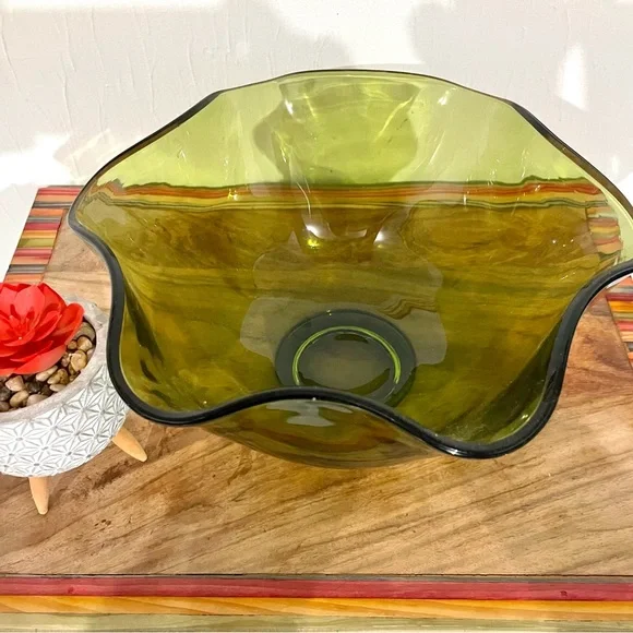 Vtg Avocado Green Tulip Rim Glass Bowl - Picture 5 of 9
